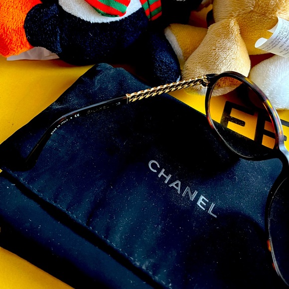 Authentic Chanel Sunglasses - Picture 4 of 9